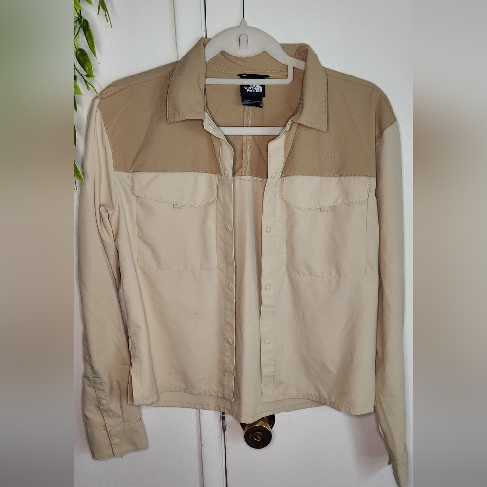 The North Face Women's Two-Tone Beige Long Sleeve Shirt Jacket